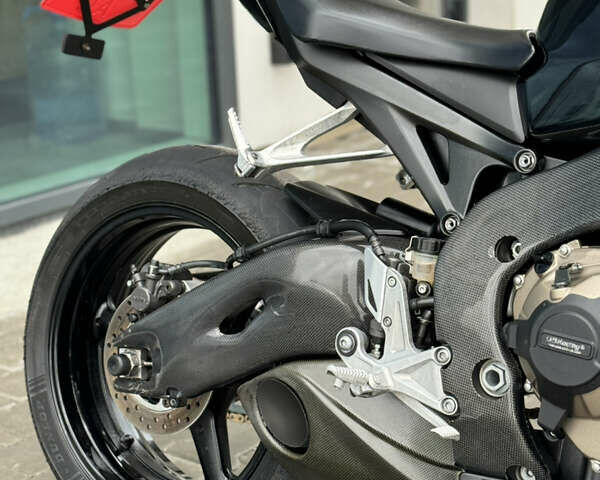 Чорний Хонда CBR 1000RR, об'ємом двигуна 1 л та пробігом 27 тис. км за 9499 $, фото 13 на Automoto.ua