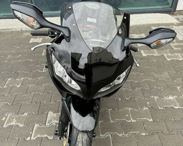 Чорний Хонда CBR 1000RR, об'ємом двигуна 1 л та пробігом 27 тис. км за 9499 $, фото 1 на Automoto.ua