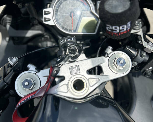Чорний Хонда CBR 1000RR, об'ємом двигуна 1 л та пробігом 50 тис. км за 8700 $, фото 2 на Automoto.ua