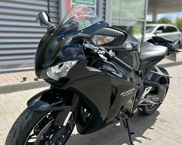 Чорний Хонда CBR 1000RR, об'ємом двигуна 1 л та пробігом 50 тис. км за 8700 $, фото 9 на Automoto.ua