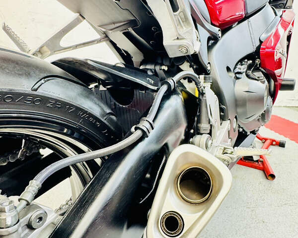 Червоний Хонда CBR 1000RR, об'ємом двигуна 1 л та пробігом 18 тис. км за 9000 $, фото 16 на Automoto.ua