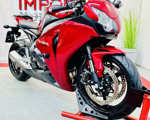 Червоний Хонда CBR 1000RR, об'ємом двигуна 1 л та пробігом 18 тис. км за 9000 $, фото 1 на Automoto.ua