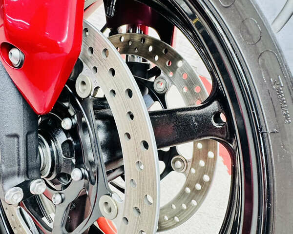 Червоний Хонда CBR 1000RR, об'ємом двигуна 1 л та пробігом 18 тис. км за 9000 $, фото 11 на Automoto.ua