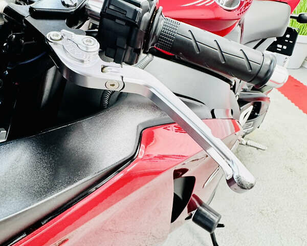 Червоний Хонда CBR 1000RR, об'ємом двигуна 1 л та пробігом 18 тис. км за 9000 $, фото 26 на Automoto.ua
