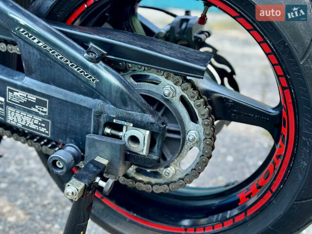 Красный Хонда CBR 1000RR, объемом двигателя 0.99 л и пробегом 42 тыс. км за 9900 $, фото 24 на Automoto.ua