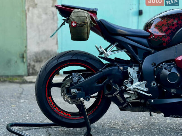 Красный Хонда CBR 1000RR, объемом двигателя 0.99 л и пробегом 42 тыс. км за 9900 $, фото 8 на Automoto.ua