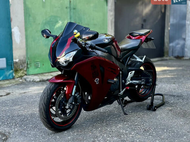 Красный Хонда CBR 1000RR, объемом двигателя 0.99 л и пробегом 42 тыс. км за 9900 $, фото 2 на Automoto.ua