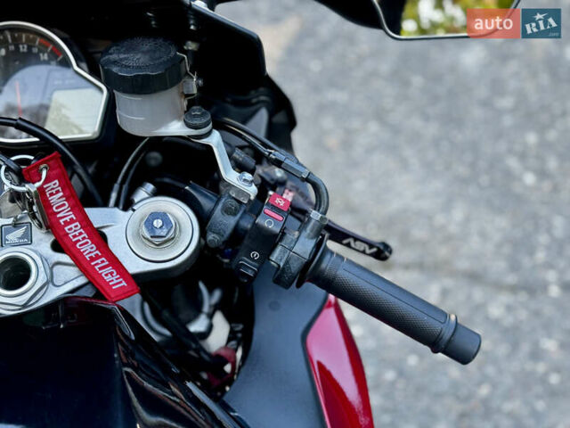 Красный Хонда CBR 1000RR, объемом двигателя 0.99 л и пробегом 42 тыс. км за 9900 $, фото 21 на Automoto.ua