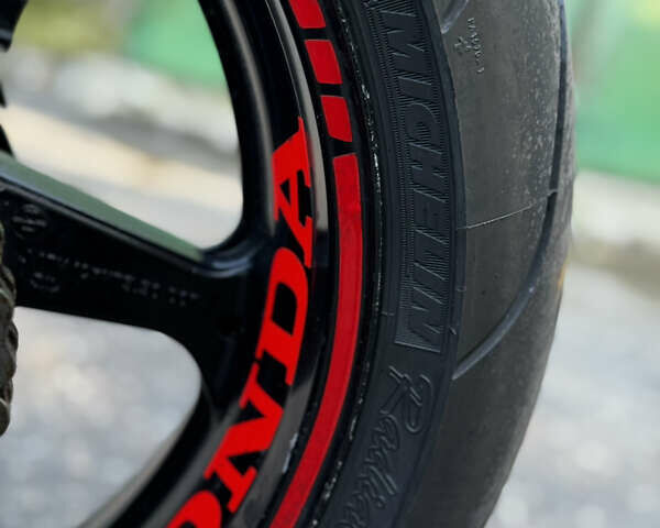 Красный Хонда CBR 1000RR, объемом двигателя 0.99 л и пробегом 42 тыс. км за 9900 $, фото 25 на Automoto.ua