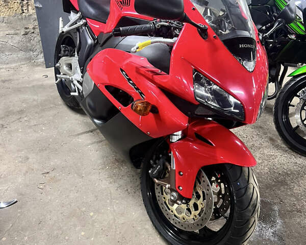 Хонда CBR 1000RR, объемом двигателя 1 л и пробегом 4 тыс. км за 8500 $, фото 1 на Automoto.ua