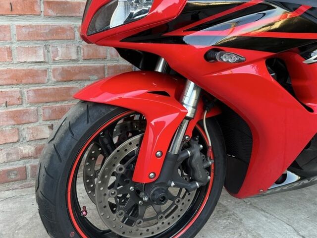 Хонда CBR 1000RR, объемом двигателя 1 л и пробегом 0 тыс. км за 8500 $, фото 7 на Automoto.ua
