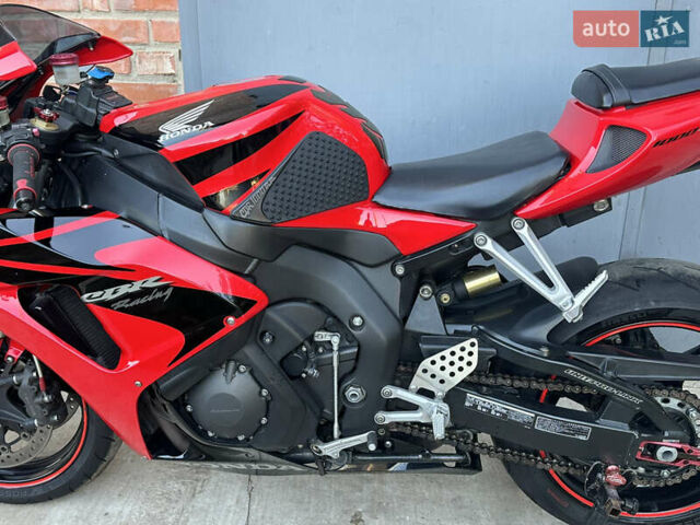 Хонда CBR 1000RR, объемом двигателя 1 л и пробегом 25 тыс. км за 8500 $, фото 1 на Automoto.ua