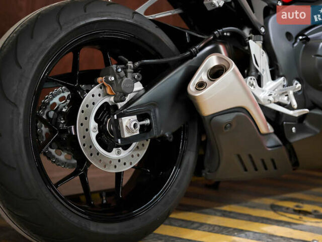 Хонда CBR 1000RR, объемом двигателя 1 л и пробегом 3 тыс. км за 12000 $, фото 11 на Automoto.ua