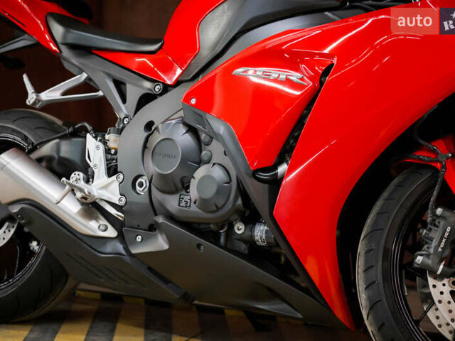 Хонда CBR 1000RR, объемом двигателя 1 л и пробегом 3 тыс. км за 12000 $, фото 9 на Automoto.ua