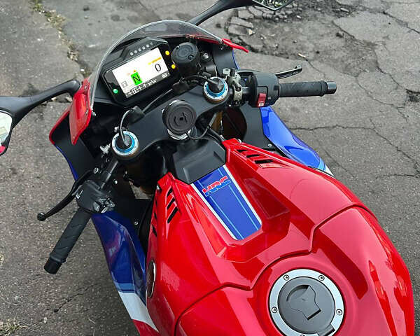 Хонда CBR 1000RR, объемом двигателя 0 л и пробегом 6 тыс. км за 27500 $, фото 2 на Automoto.ua