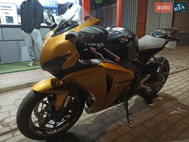 Жовтий Хонда CBR 1000RR, об'ємом двигуна 1 л та пробігом 32 тис. км за 7750 $, фото 12 на Automoto.ua
