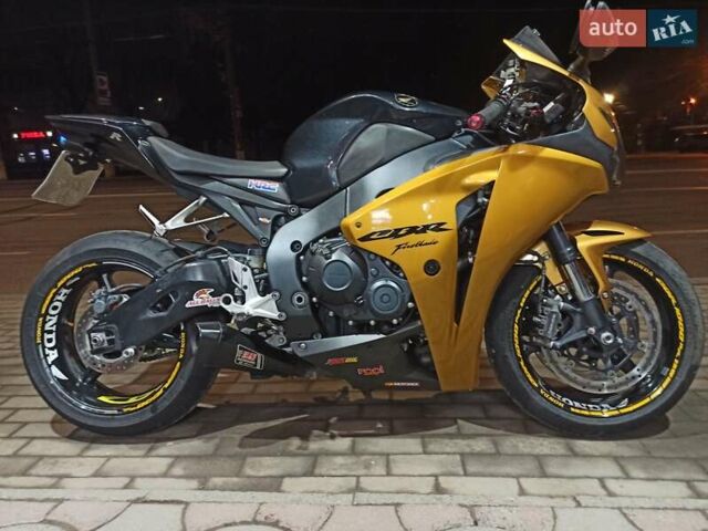 Жовтий Хонда CBR 1000RR, об'ємом двигуна 1 л та пробігом 32 тис. км за 7750 $, фото 6 на Automoto.ua