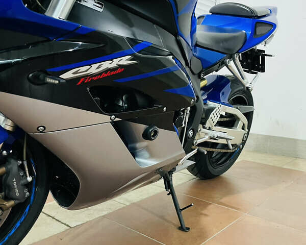 Синий Хонда CBR 1000RR, объемом двигателя 1 л и пробегом 49 тыс. км за 8800 $, фото 5 на Automoto.ua