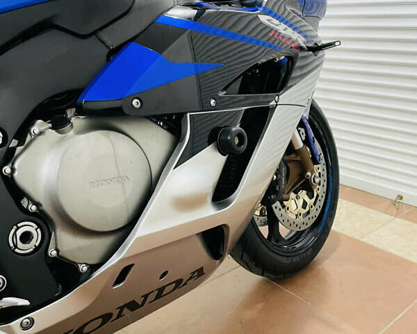 Синий Хонда CBR 1000RR, объемом двигателя 1 л и пробегом 49 тыс. км за 8800 $, фото 24 на Automoto.ua