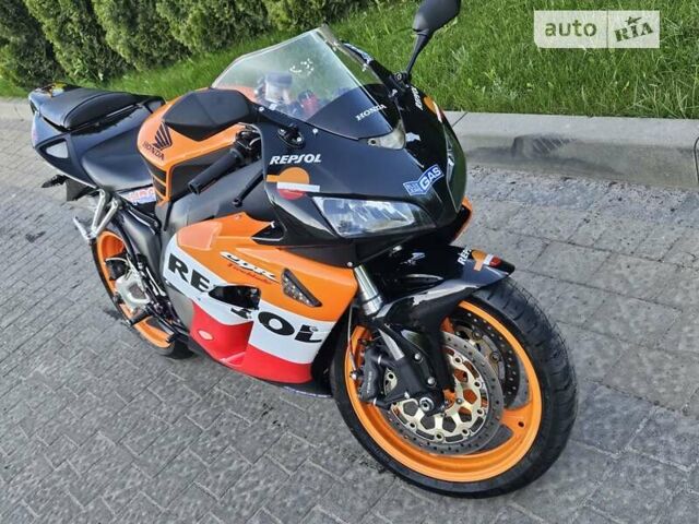 Оранжевый Хонда CBR 1000RR, объемом двигателя 1 л и пробегом 27 тыс. км за 5999 $, фото 10 на Automoto.ua