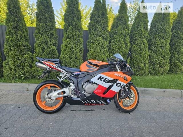 Оранжевый Хонда CBR 1000RR, объемом двигателя 1 л и пробегом 27 тыс. км за 5999 $, фото 1 на Automoto.ua