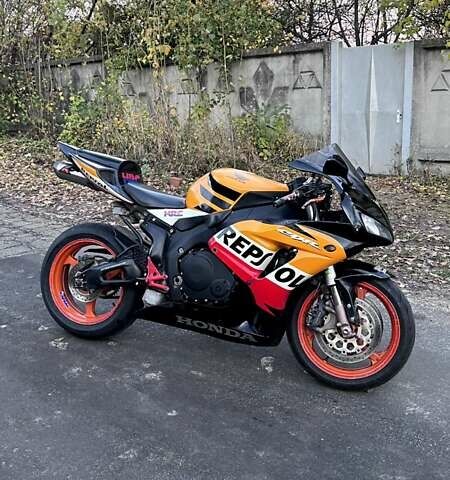 Оранжевый Хонда CBR 1000RR, объемом двигателя 1 л и пробегом 47 тыс. км за 7500 $, фото 2 на Automoto.ua