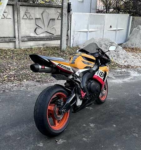 Оранжевый Хонда CBR 1000RR, объемом двигателя 1 л и пробегом 47 тыс. км за 7500 $, фото 4 на Automoto.ua