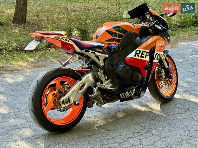 Оранжевый Хонда CBR 1000RR, объемом двигателя 1 л и пробегом 29 тыс. км за 8500 $, фото 7 на Automoto.ua