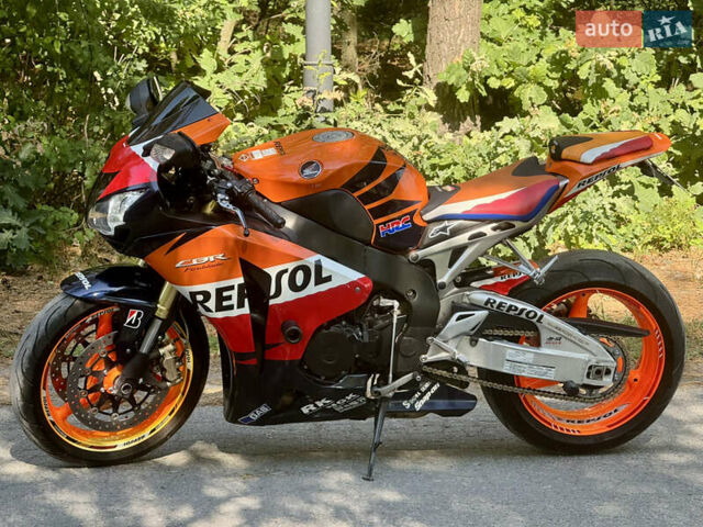 Оранжевый Хонда CBR 1000RR, объемом двигателя 1 л и пробегом 29 тыс. км за 8500 $, фото 6 на Automoto.ua