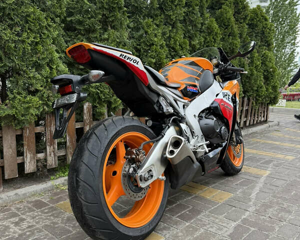 Оранжевый Хонда CBR 1000RR, объемом двигателя 1 л и пробегом 20 тыс. км за 11200 $, фото 2 на Automoto.ua