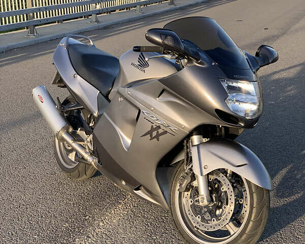 Сірий Хонда CBR 1100XX, об'ємом двигуна 1.1 л та пробігом 40 тис. км за 6800 $, фото 1 на Automoto.ua