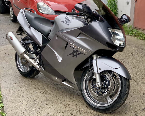 Сірий Хонда CBR 1100XX, об'ємом двигуна 1.1 л та пробігом 40 тис. км за 6800 $, фото 4 на Automoto.ua