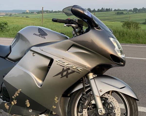 Сірий Хонда CBR 1100XX, об'ємом двигуна 1.1 л та пробігом 40 тис. км за 6800 $, фото 5 на Automoto.ua