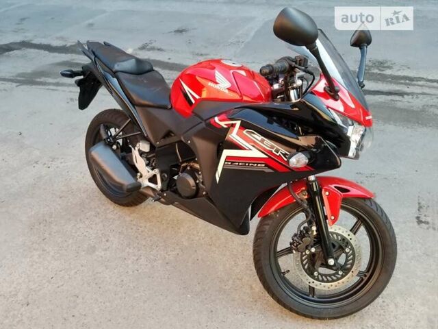 Красный Хонда CBR 125R, объемом двигателя 0.15 л и пробегом 1 тыс. км за 3000 $, фото 4 на Automoto.ua