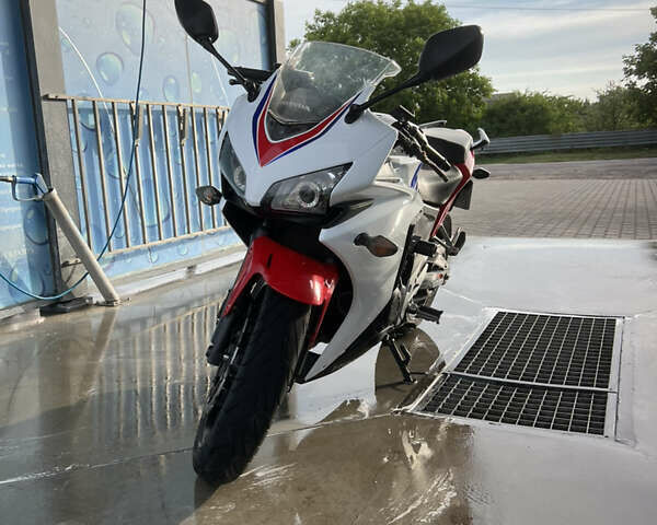 Білий Хонда CBR 500R, об'ємом двигуна 0 л та пробігом 19 тис. км за 5000 $, фото 1 на Automoto.ua