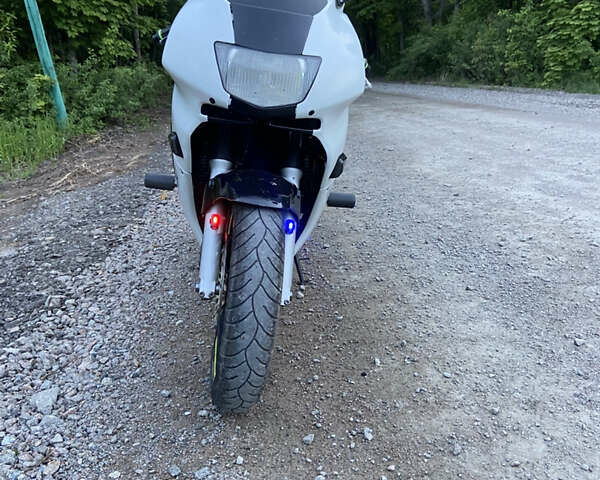 Білий Хонда CBR 600F, об'ємом двигуна 0.6 л та пробігом 50 тис. км за 1850 $, фото 1 на Automoto.ua