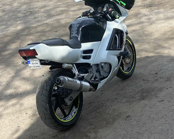 Білий Хонда CBR 600F, об'ємом двигуна 0.6 л та пробігом 50 тис. км за 1850 $, фото 18 на Automoto.ua