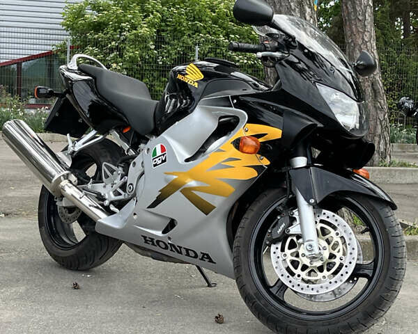 Черный Хонда CBR 600F, объемом двигателя 0.6 л и пробегом 20 тыс. км за 4500 $, фото 8 на Automoto.ua