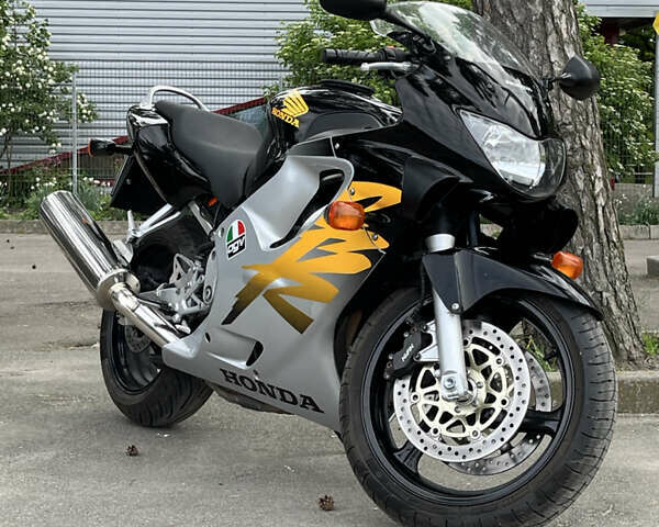 Черный Хонда CBR 600F, объемом двигателя 0.6 л и пробегом 20 тыс. км за 4500 $, фото 6 на Automoto.ua