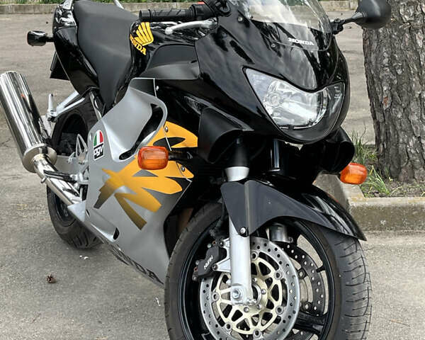 Черный Хонда CBR 600F, объемом двигателя 0.6 л и пробегом 20 тыс. км за 4500 $, фото 4 на Automoto.ua