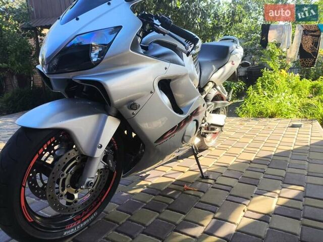 Сірий Хонда CBR 600F4i, об'ємом двигуна 0 л та пробігом 35 тис. км за 5100 $, фото 3 на Automoto.ua