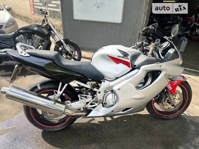 Серый Хонда CBR 600F4i, объемом двигателя 0.6 л и пробегом 46 тыс. км за 4500 $, фото 5 на Automoto.ua