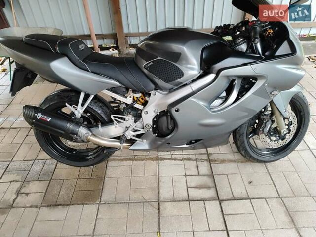 Серый Хонда CBR 600F4i, объемом двигателя 0.6 л и пробегом 39 тыс. км за 5200 $, фото 4 на Automoto.ua