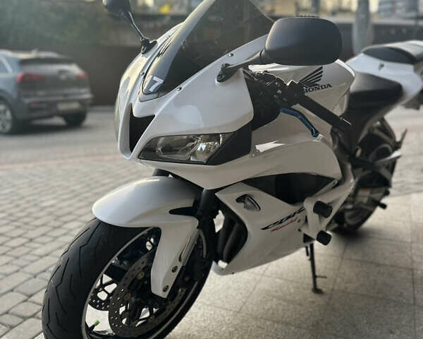 Белый Хонда CBR 600RR, объемом двигателя 0.6 л и пробегом 27 тыс. км за 6250 $, фото 6 на Automoto.ua