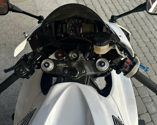 Белый Хонда CBR 600RR, объемом двигателя 0.6 л и пробегом 27 тыс. км за 6250 $, фото 4 на Automoto.ua