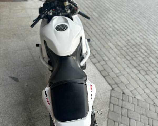Белый Хонда CBR 600RR, объемом двигателя 0.6 л и пробегом 27 тыс. км за 6250 $, фото 3 на Automoto.ua