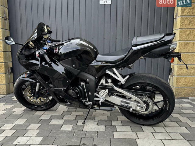 Черный Хонда CBR 600RR, объемом двигателя 0.6 л и пробегом 27 тыс. км за 10000 $, фото 6 на Automoto.ua