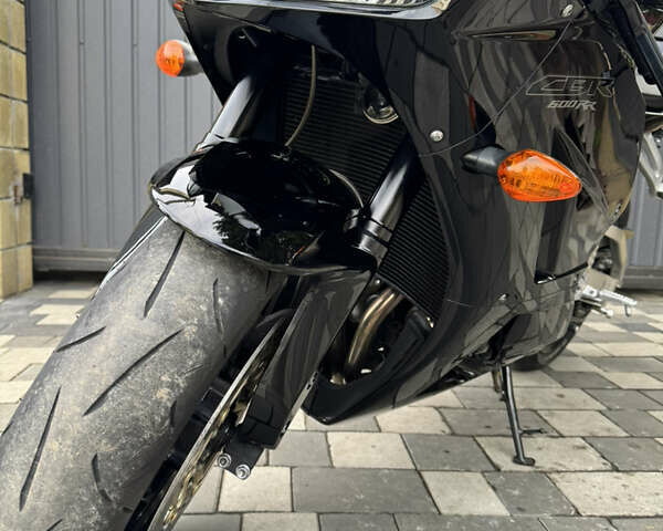 Черный Хонда CBR 600RR, объемом двигателя 0.6 л и пробегом 27 тыс. км за 10000 $, фото 11 на Automoto.ua