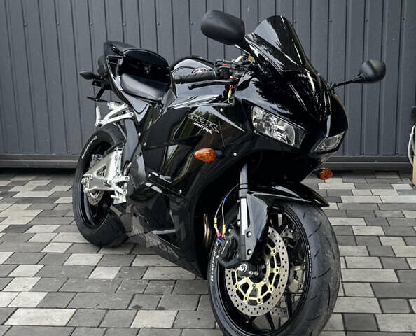 Черный Хонда CBR 600RR, объемом двигателя 0.6 л и пробегом 27 тыс. км за 10000 $, фото 1 на Automoto.ua