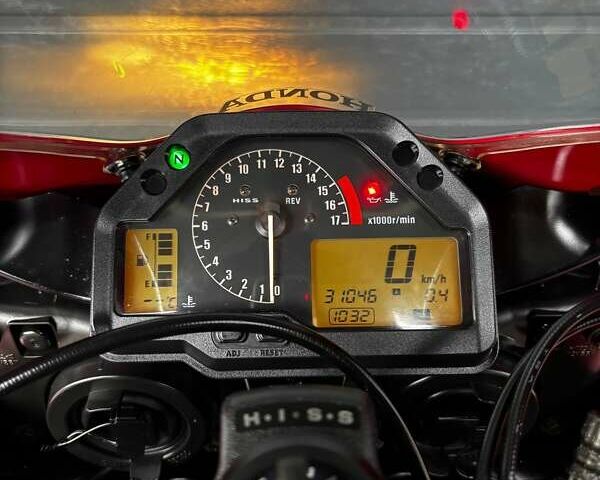 Красный Хонда CBR 600RR, объемом двигателя 0.6 л и пробегом 31 тыс. км за 6700 $, фото 3 на Automoto.ua